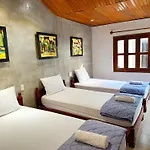 Harmony Old Town Hostel And Pool Bar
