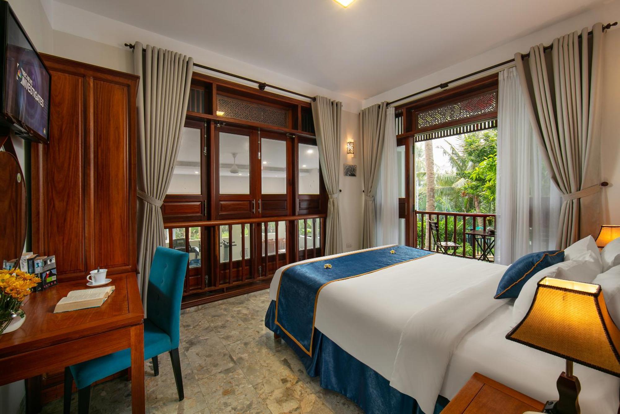 Riverside & Hoi An