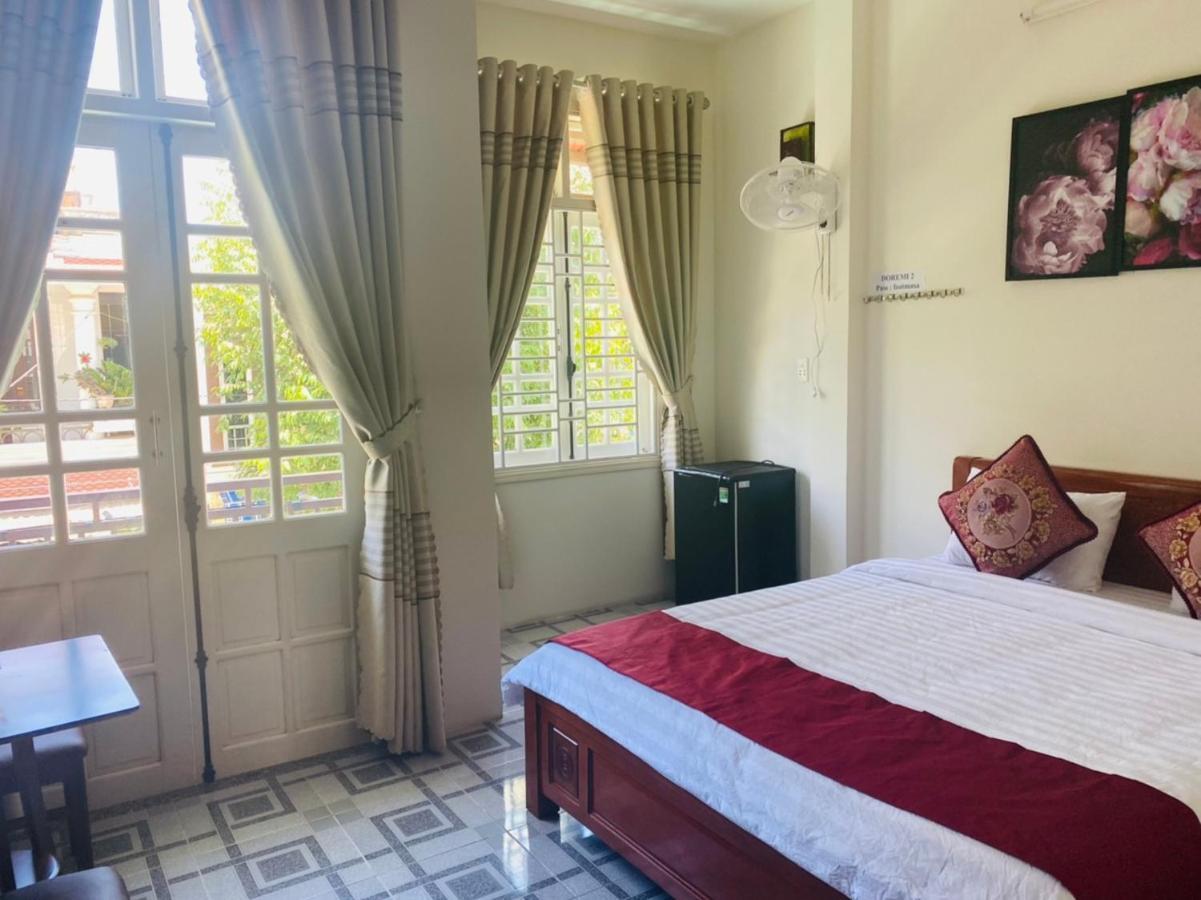 Red Lotus Homestay & Homestay *