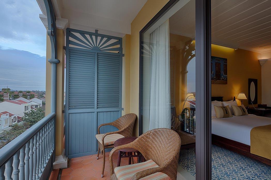 Little - A Boutique & 4*