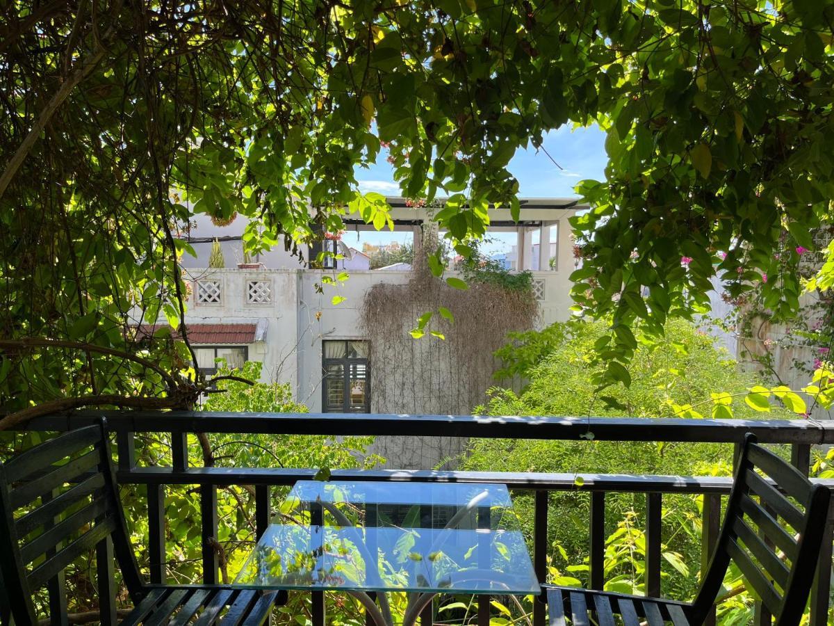 Villa East West *