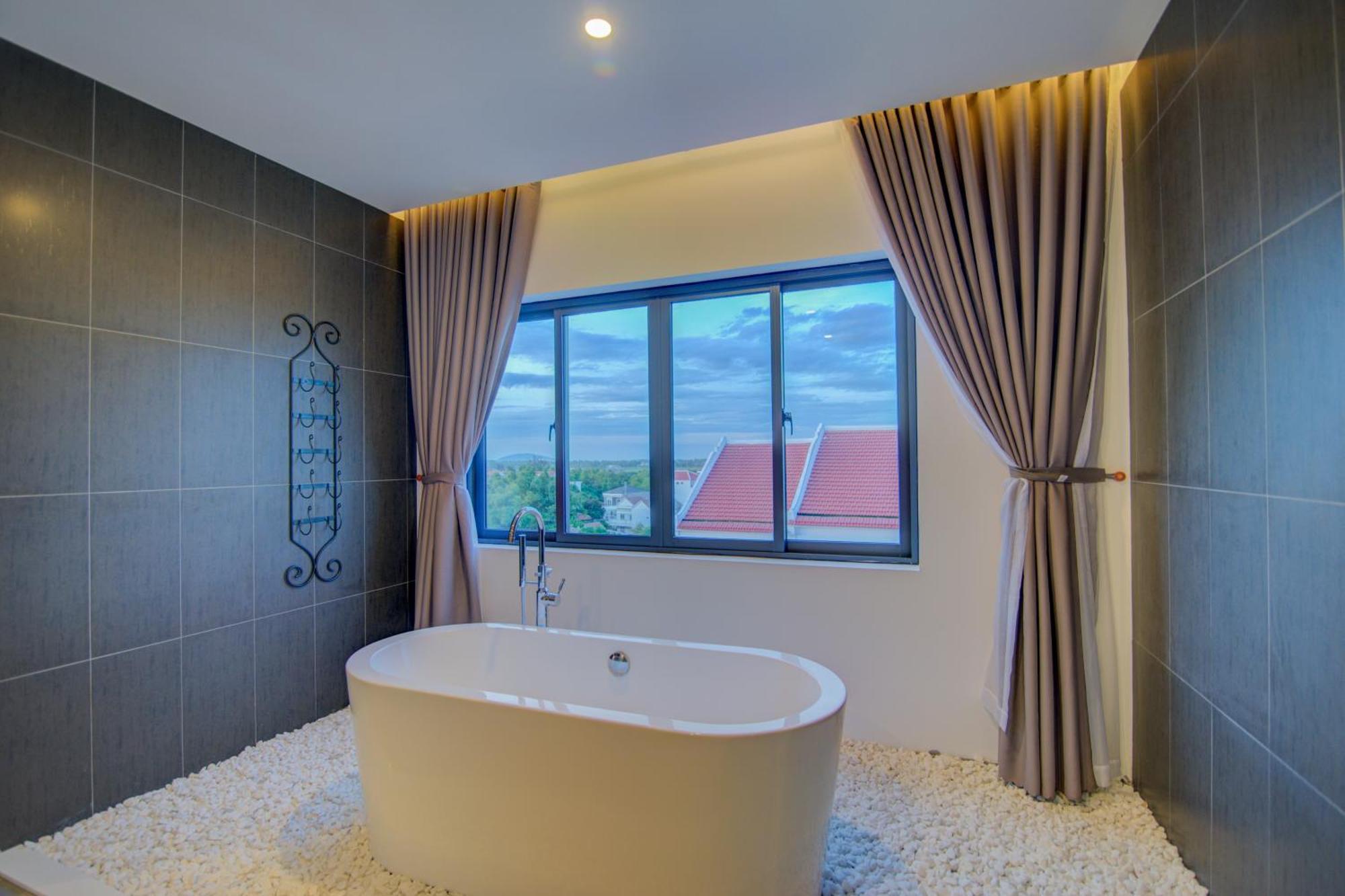 Hotel White Lotus Hoian 4*