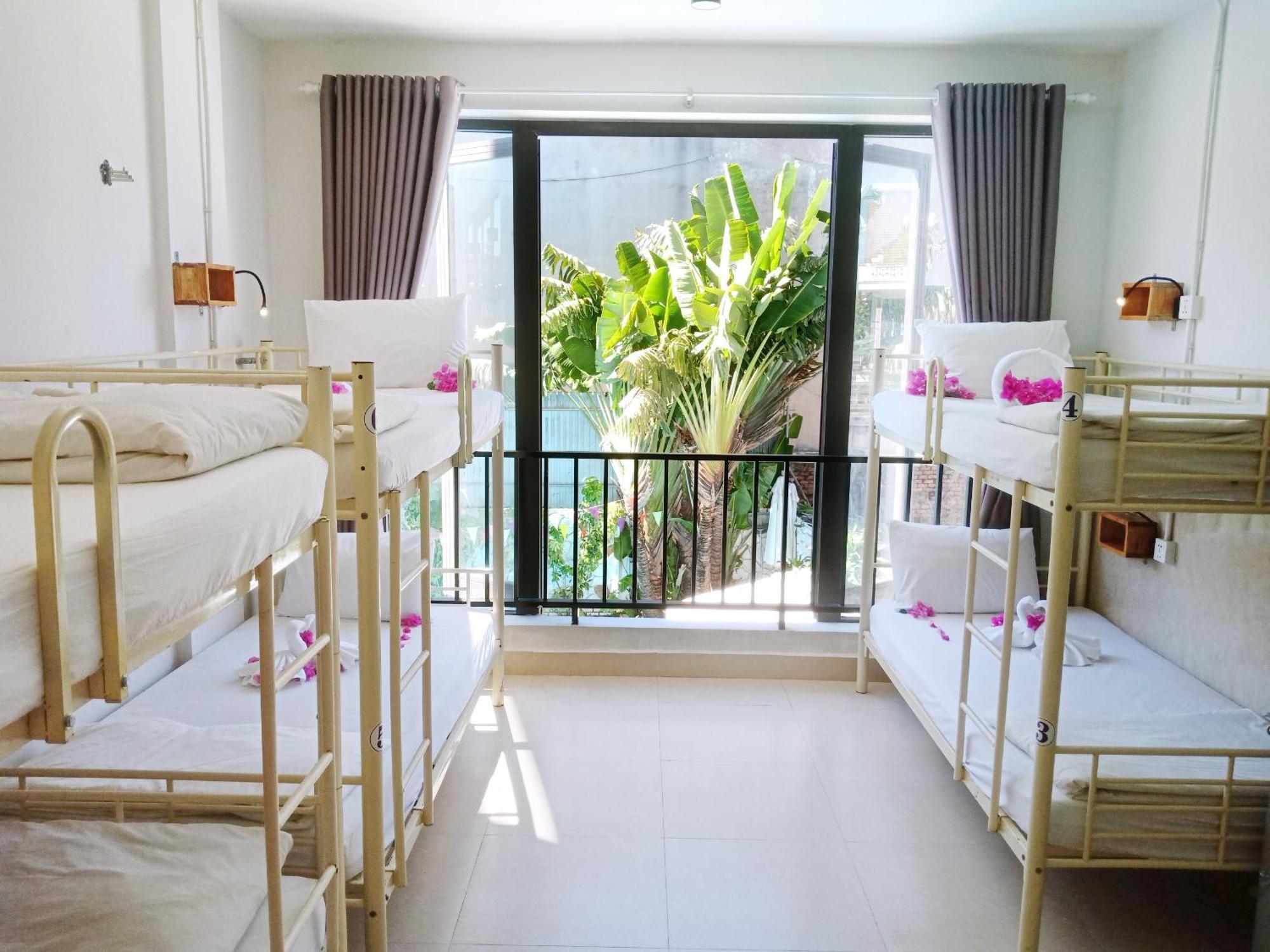 Bed Station & Pool Bar 