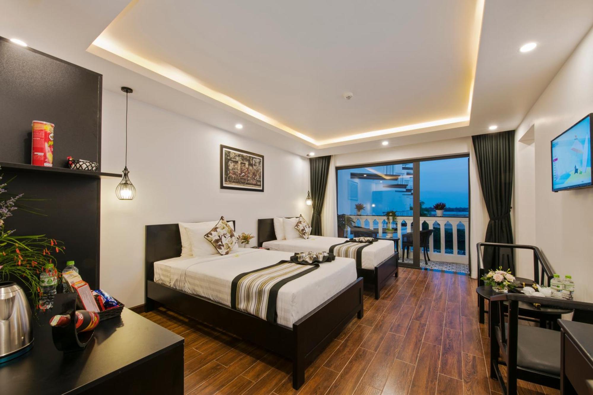 Gem Riverside Hotel