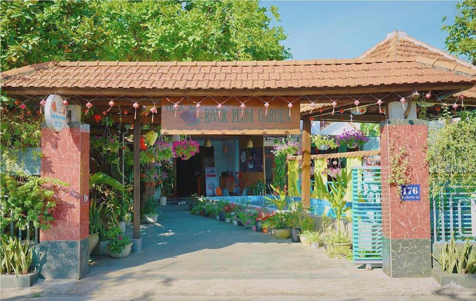 Riverside Plum Garden