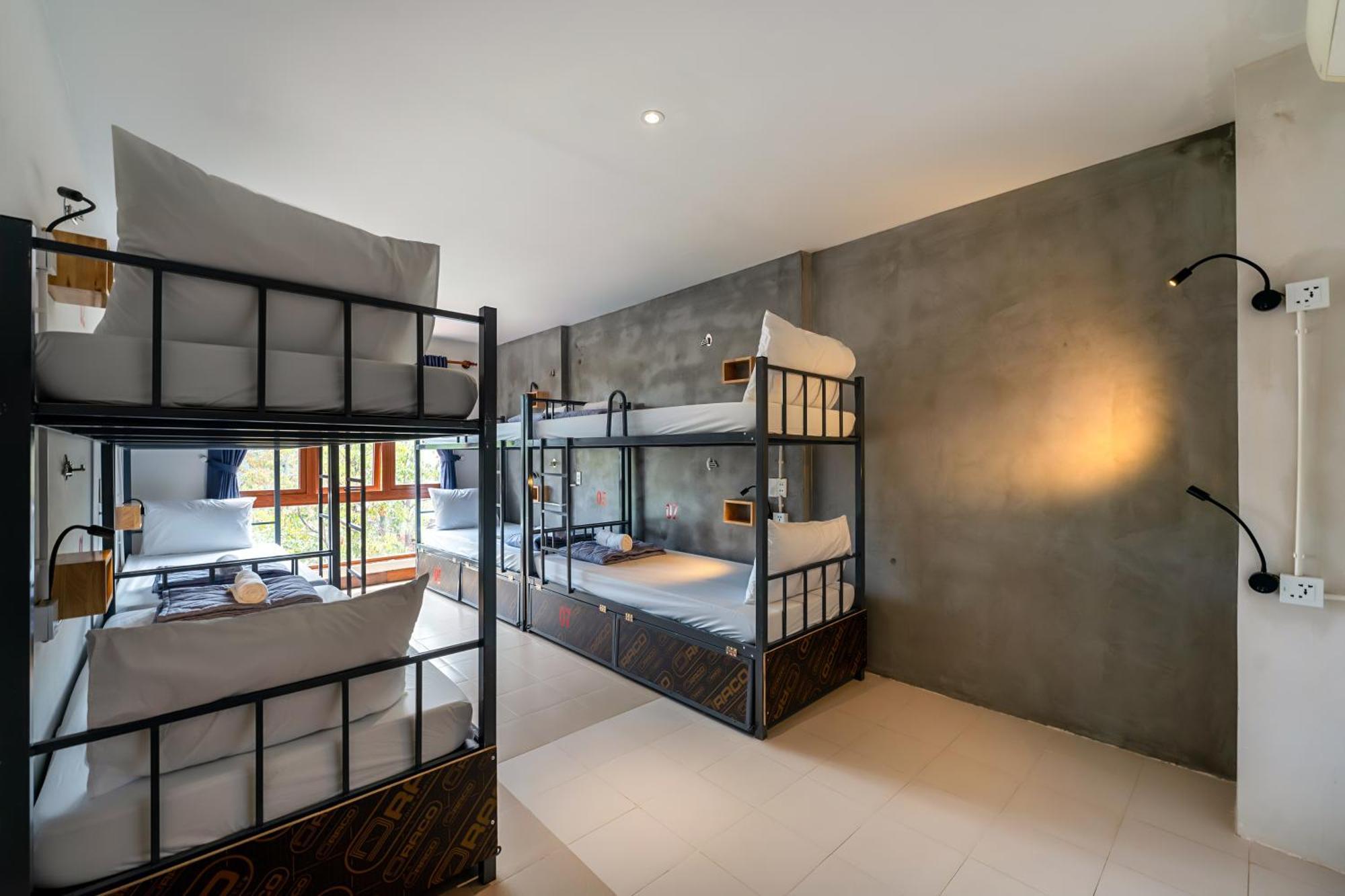 Albergue Harmony Old Town And Pool Bar *