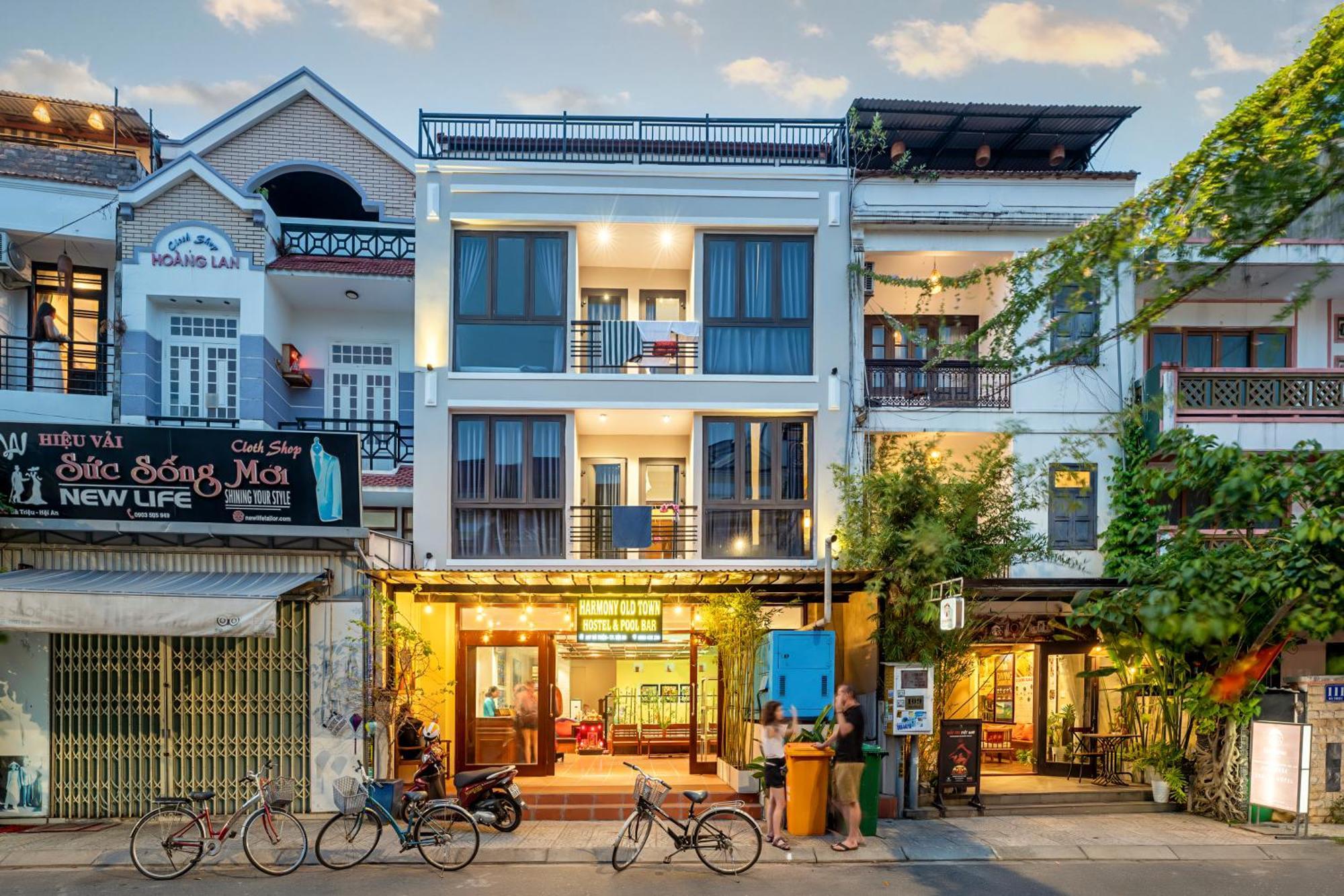 Harmony Old Town And Pool Bar