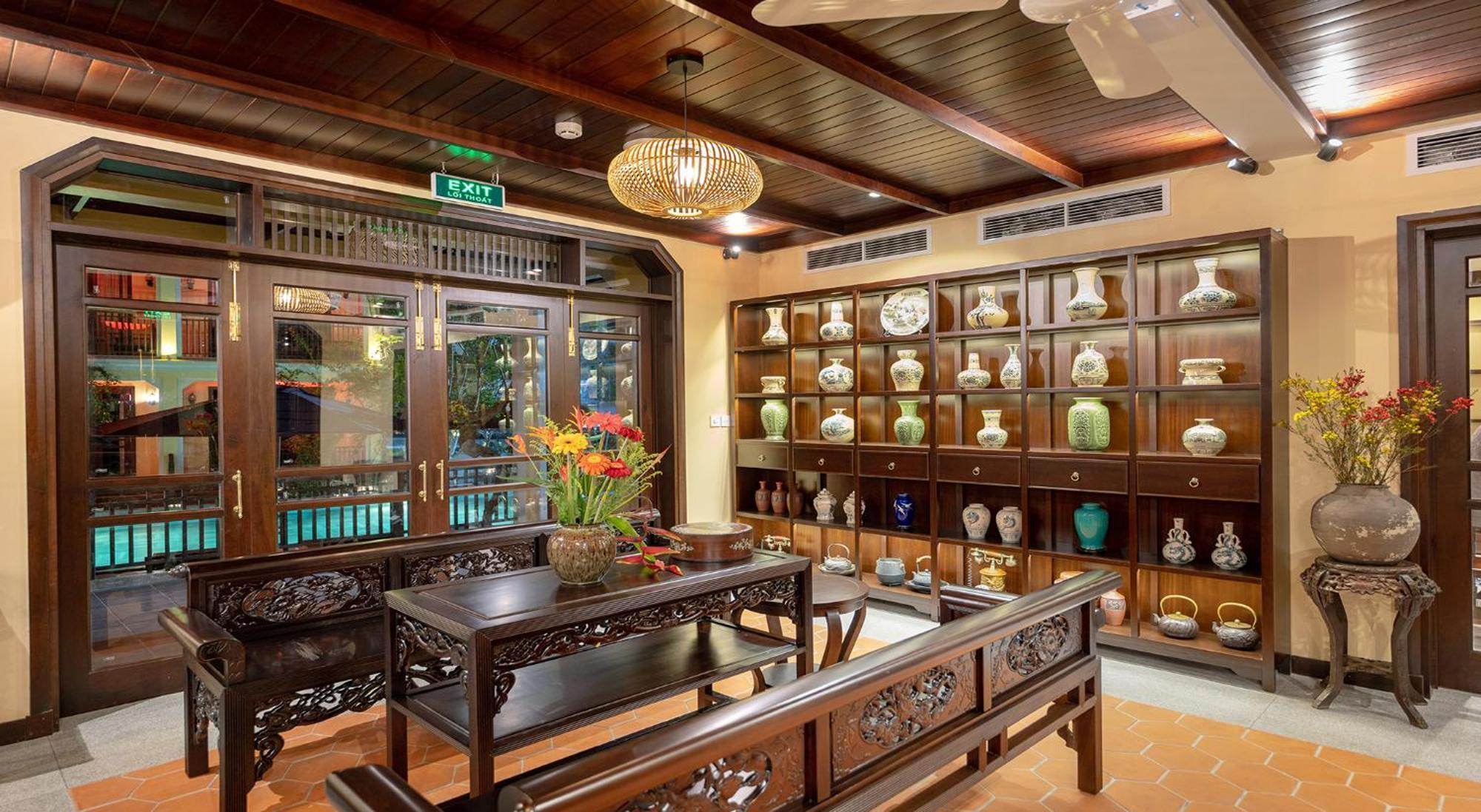 Ahoy Boutique & 5*
