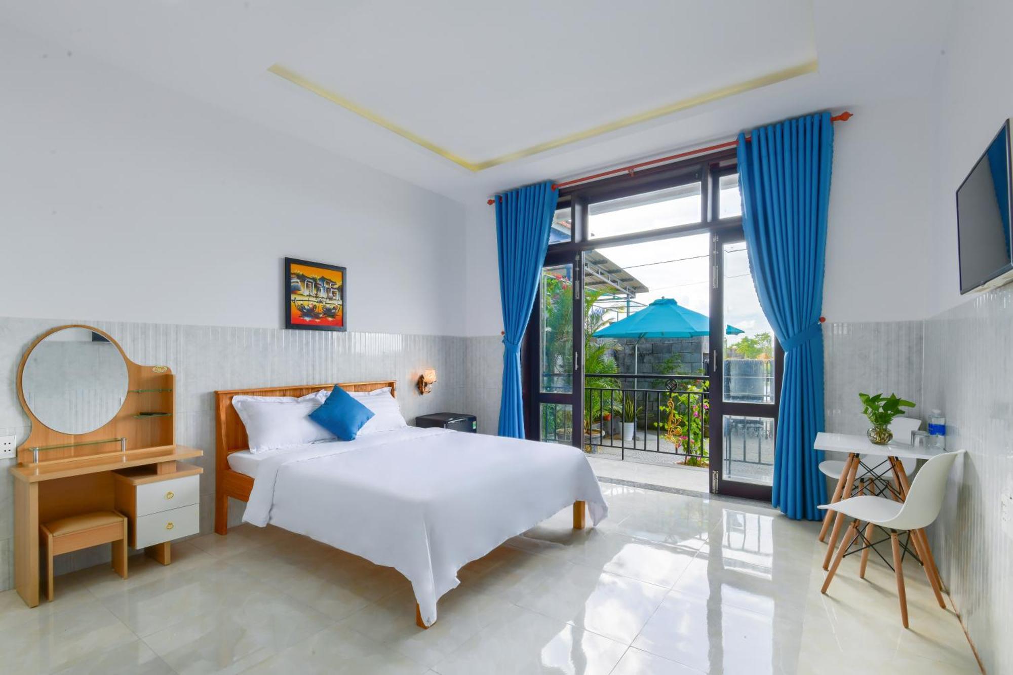 Homestay Gio Chieu - Riverside & Swimming Pool
