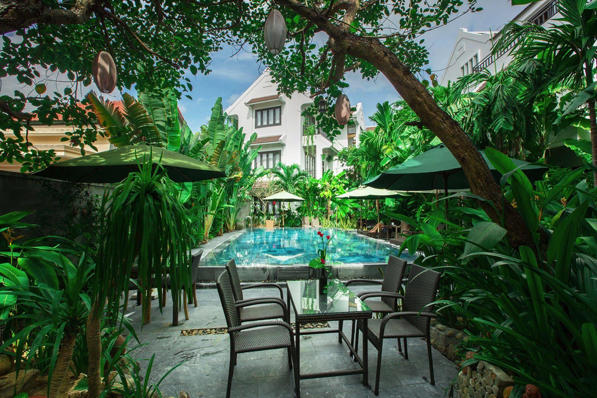 Villa East West *