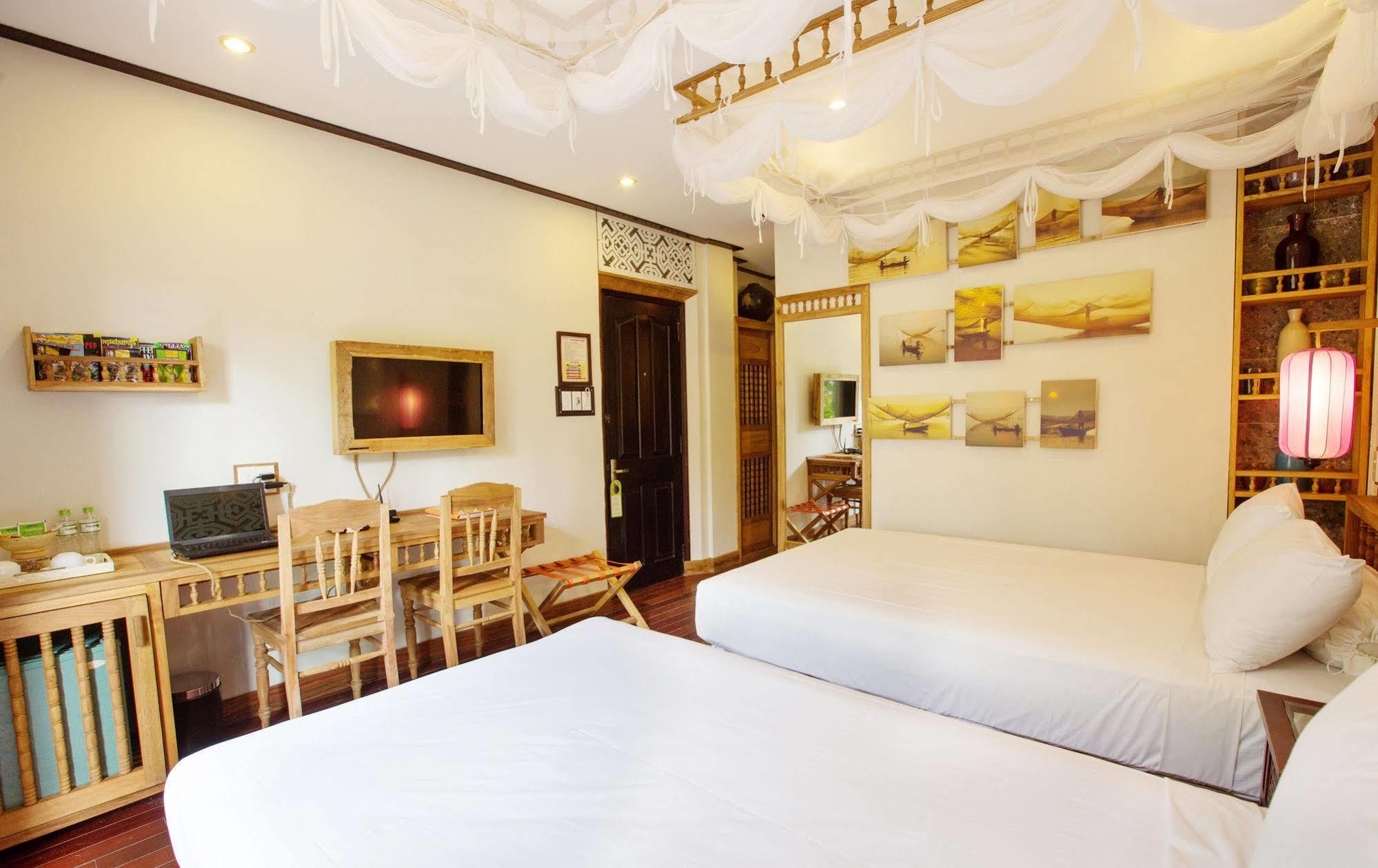 Pho Library Hotel