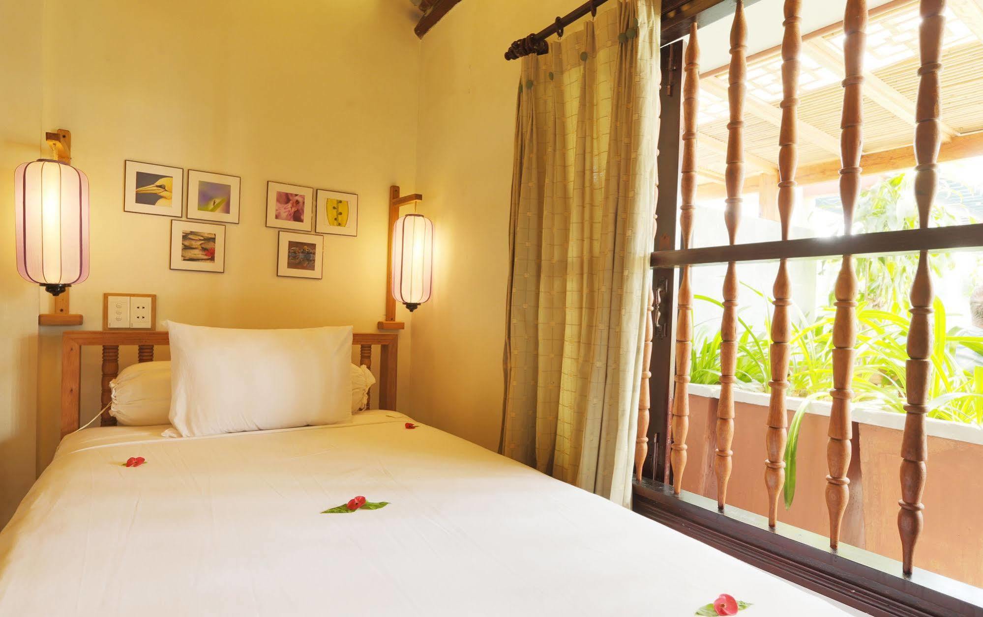 Pho Library Hotel