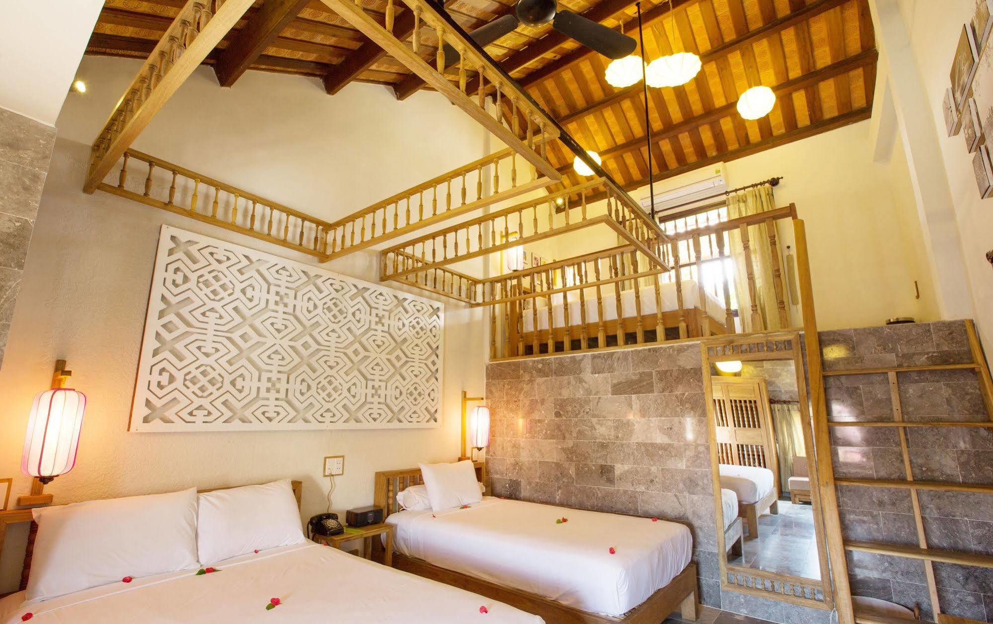 Pho Library Hotel 2*