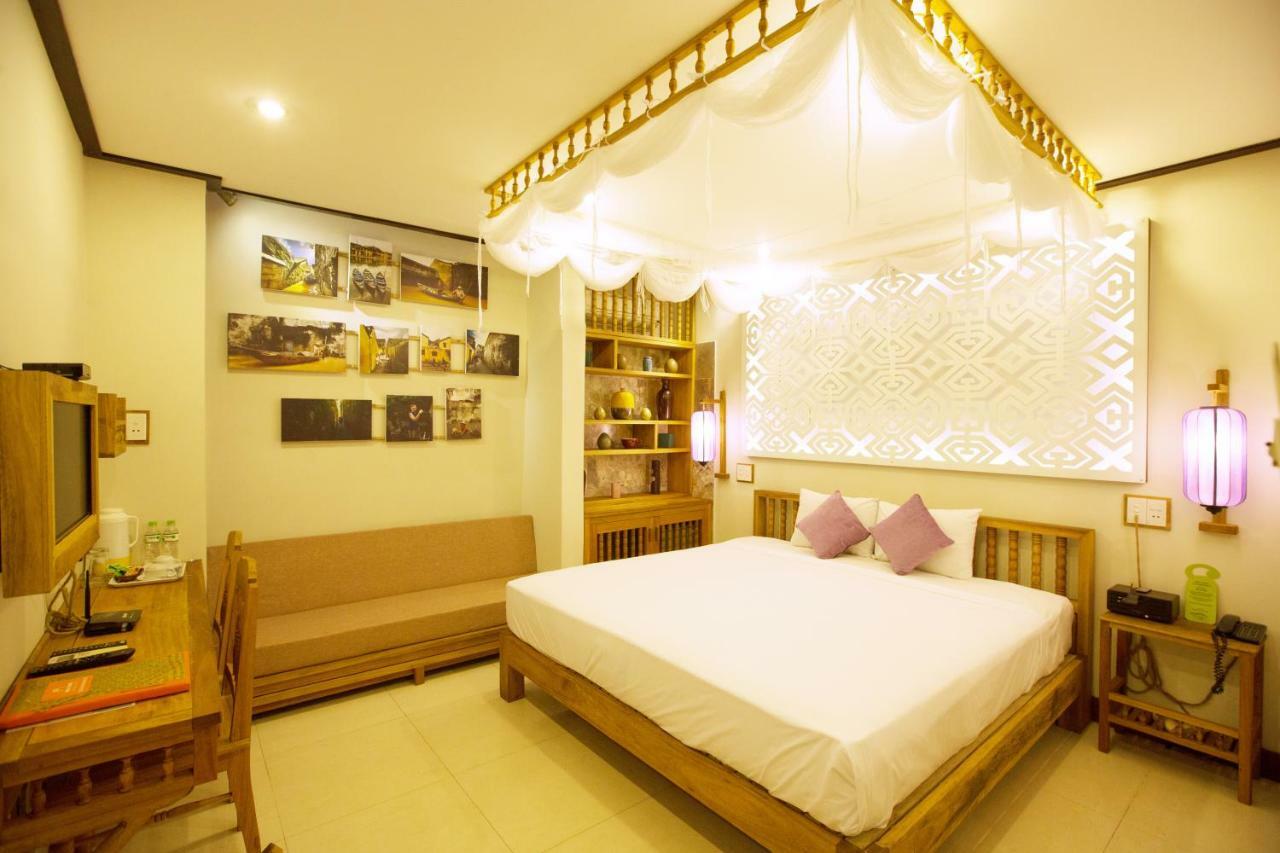 Hotel Pho Library