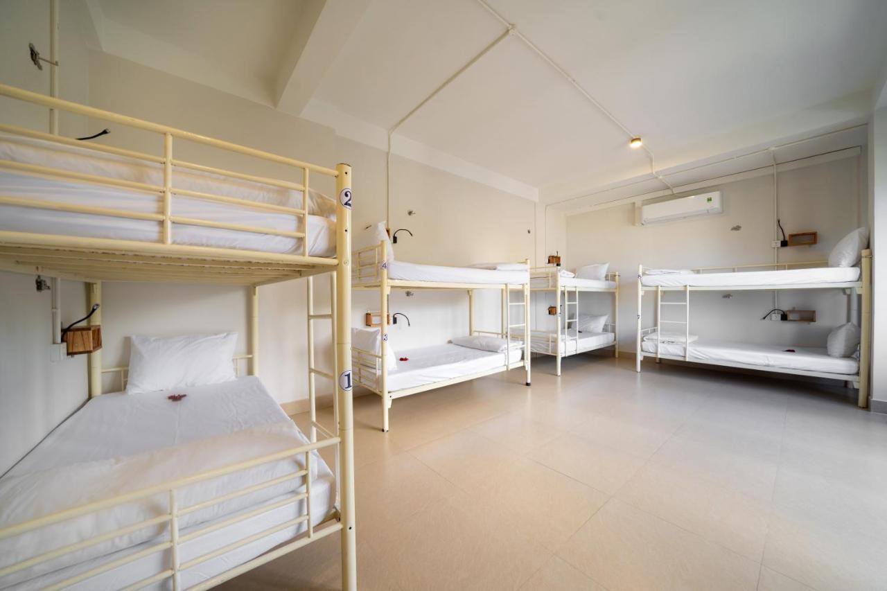 Bed Station & Pool Bar 