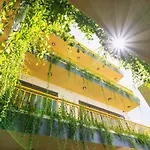 Primrose Boutique Villa & Apartments
