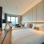 New World Hoiana Hotel