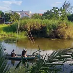 Gió Chiều Homestay - Thôn quê 2 mặt sông có bể bơi