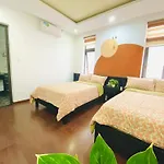 Laoxao Lakeview Homestay