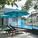The Moon River Homestay & Villa