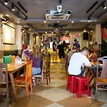 Tribee Kinh Hostel & Bar