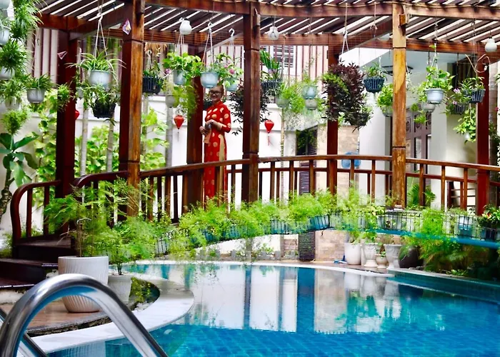 Long Life Riverside Hotel