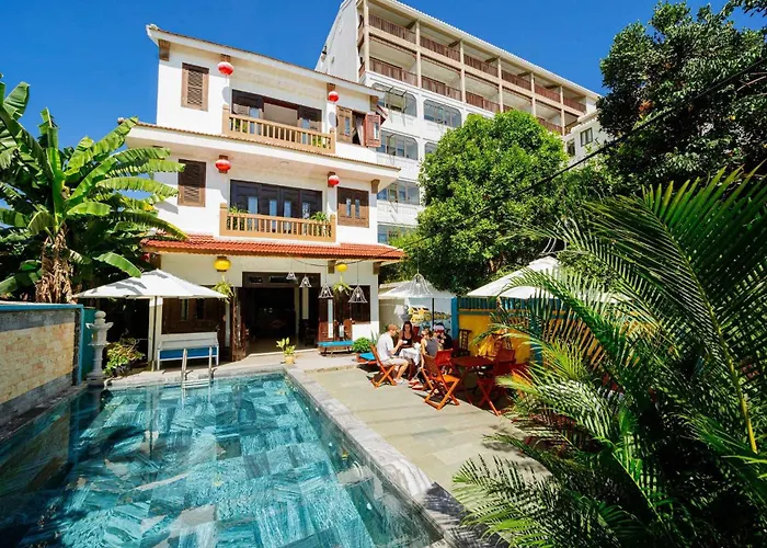 B\'Lan Riverside Villa