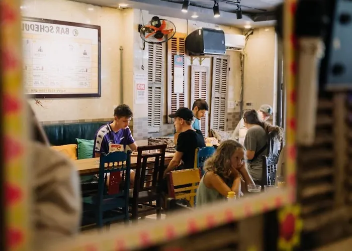 Tribee Kinh Hostel & Bar
