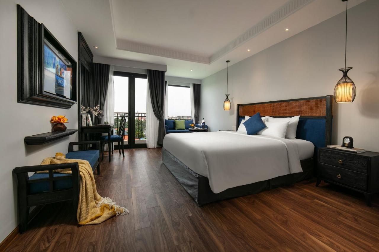 Boutique Và Shining Riverside Khách sạn 4*