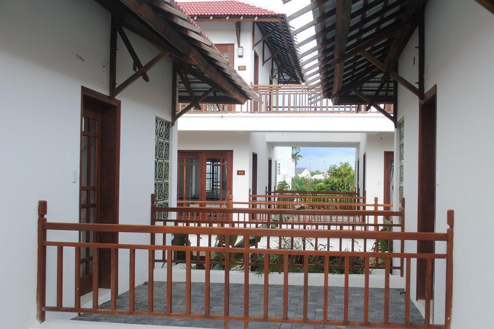 Riverside Bamboo Hotel