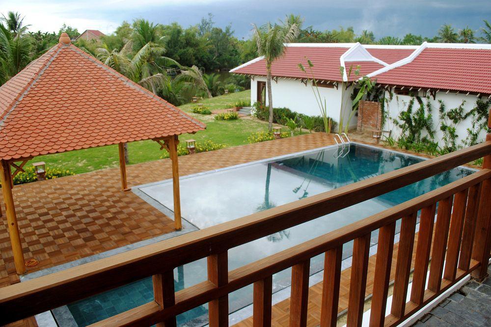 Riverside Bamboo Hotel