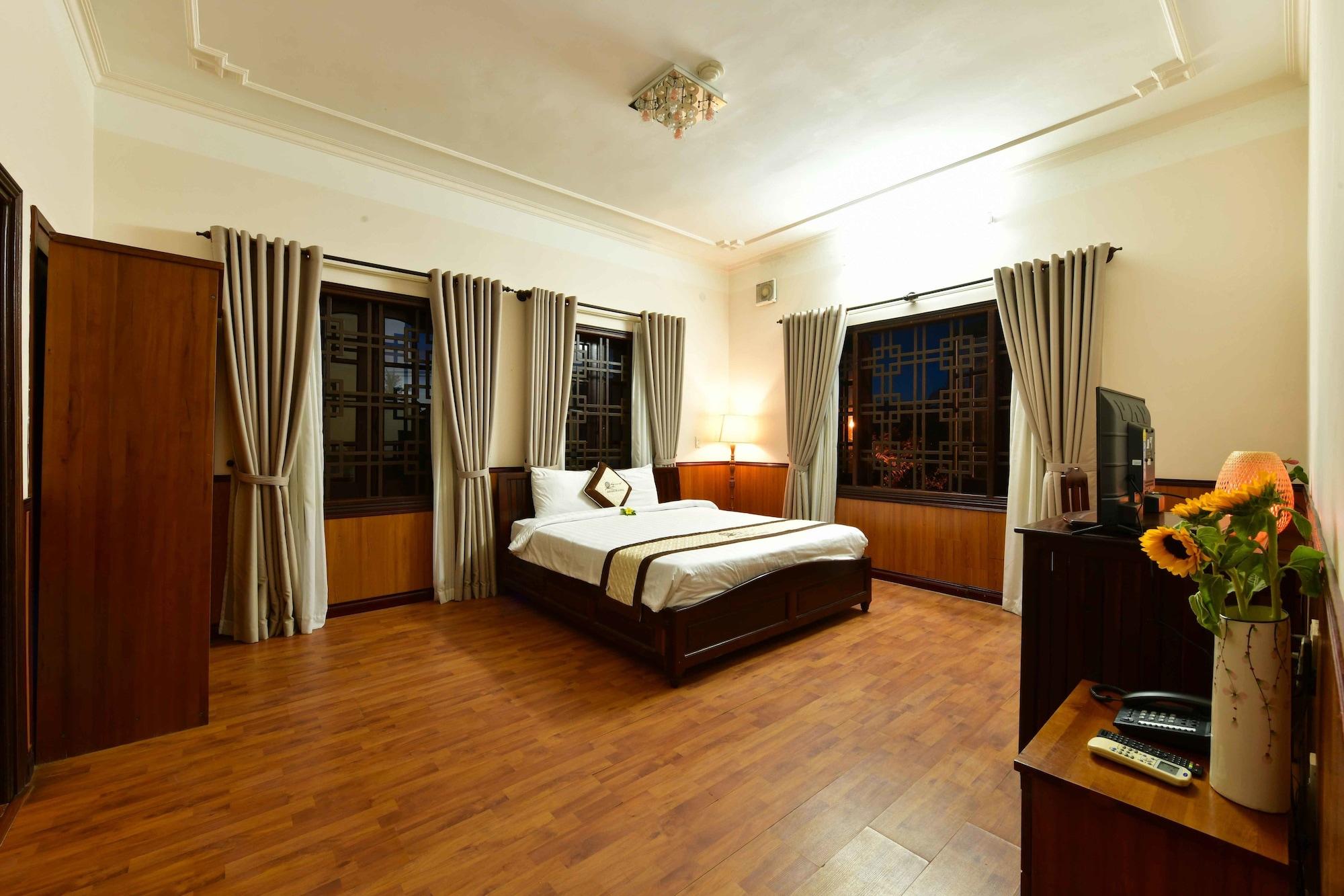 Bach Dang Hotel