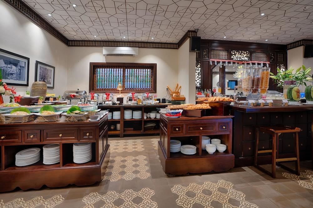 Little . A Boutique & Hoi An