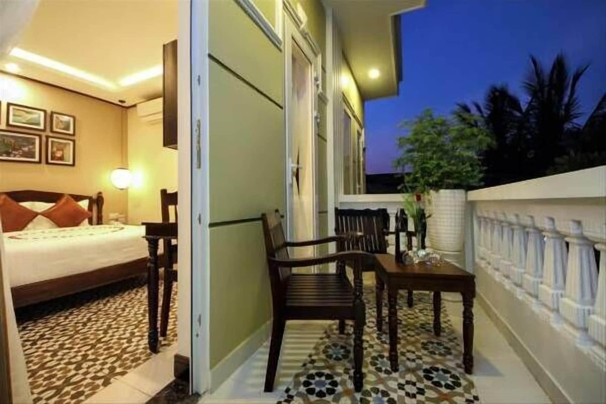 Villa Golden Bell Backpacker Hotel&pool Bar