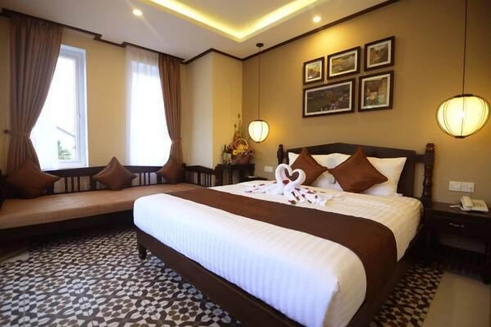 Golden Bell Backpacker Hotel&pool Bar Villa *