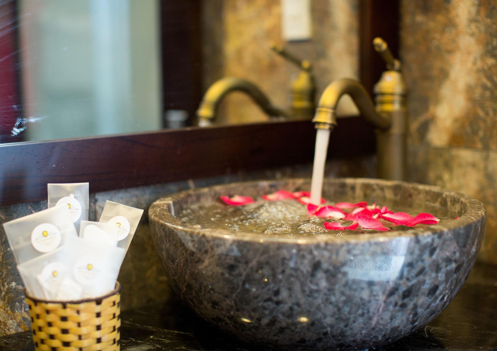 Golden Bell Backpacker Hotel&pool Bar Hoi An