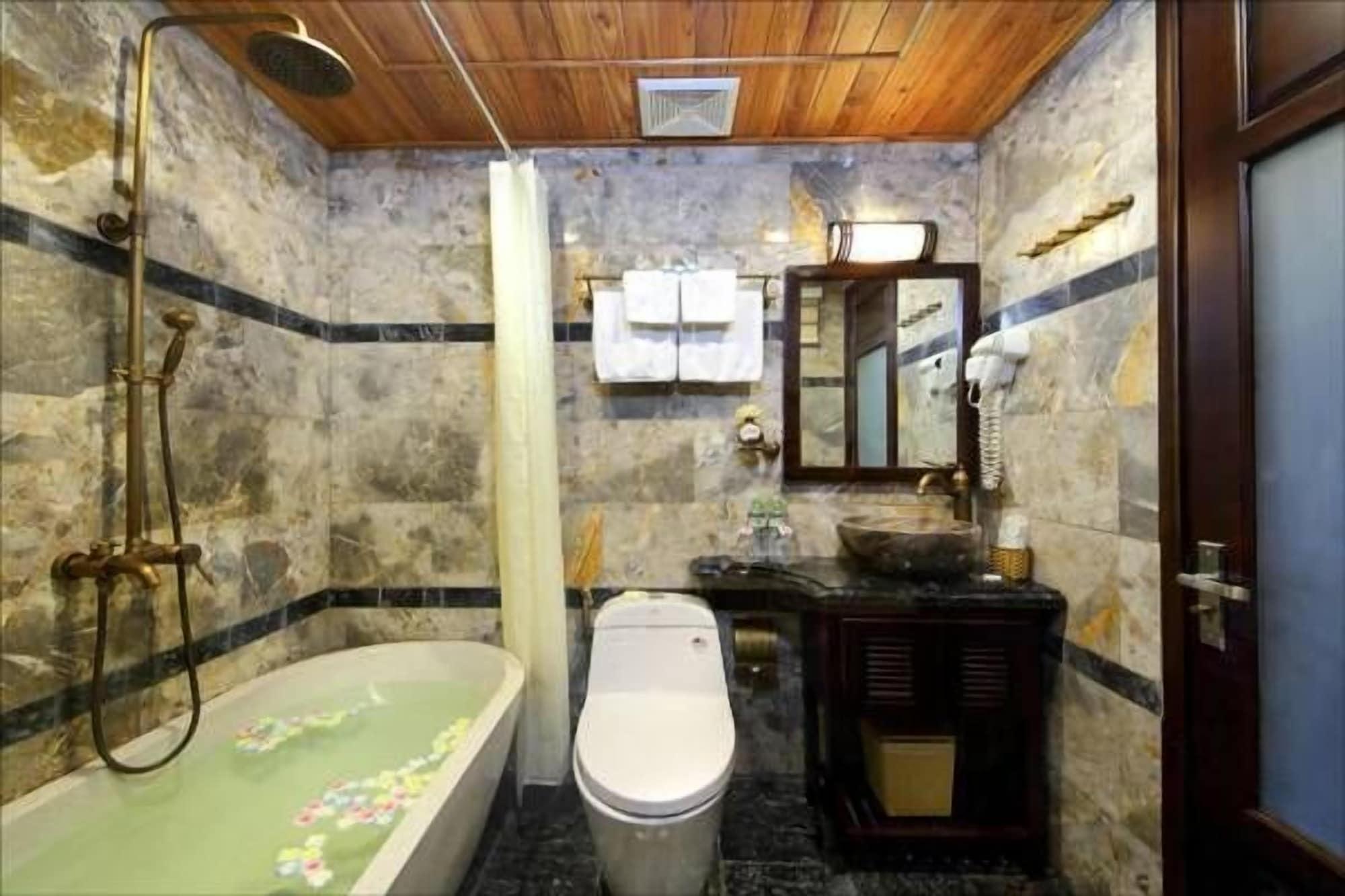 Golden Bell Backpacker Hotel&pool Bar Villa Hoi An