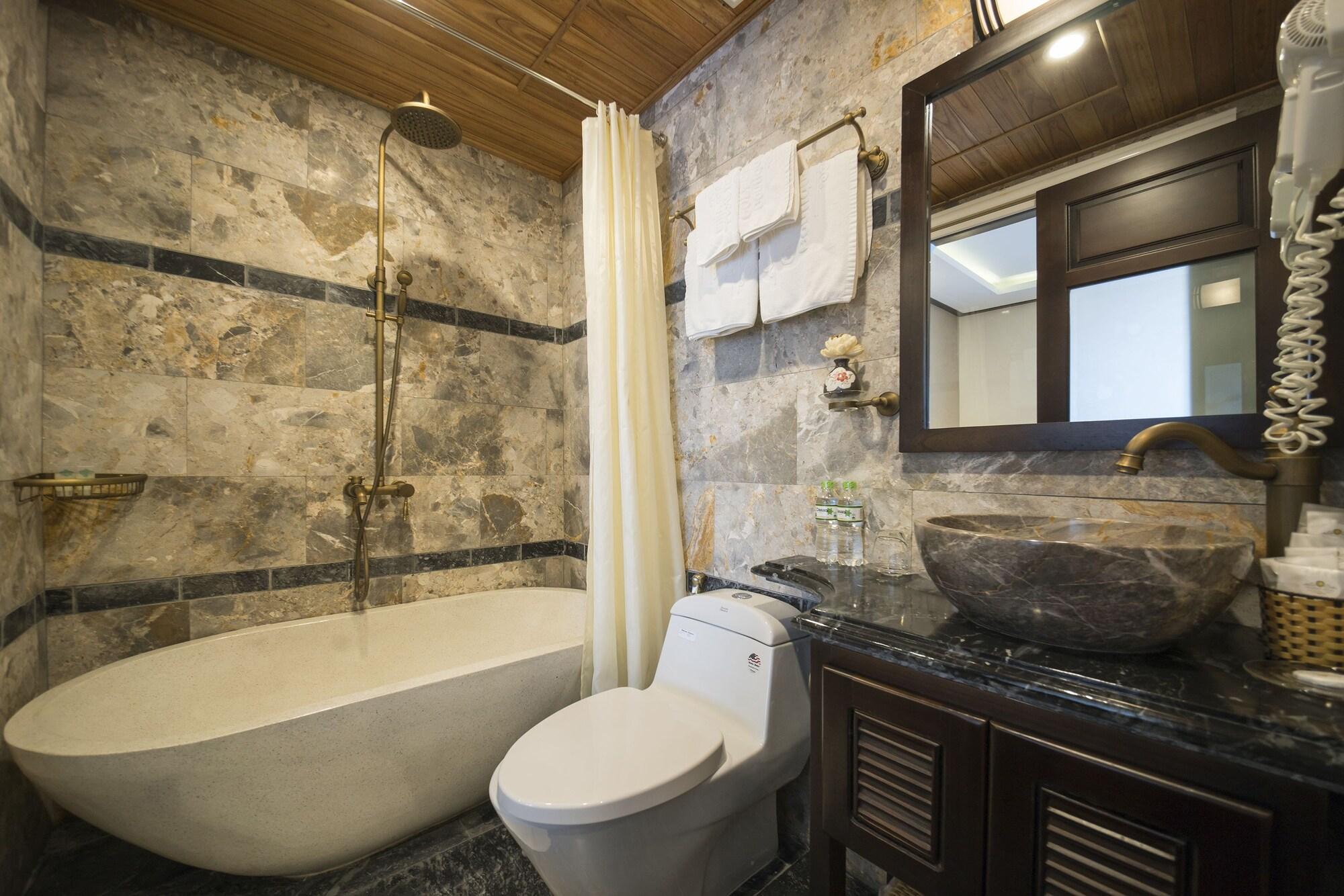 Golden Bell Backpacker Hotel&pool Bar Villa