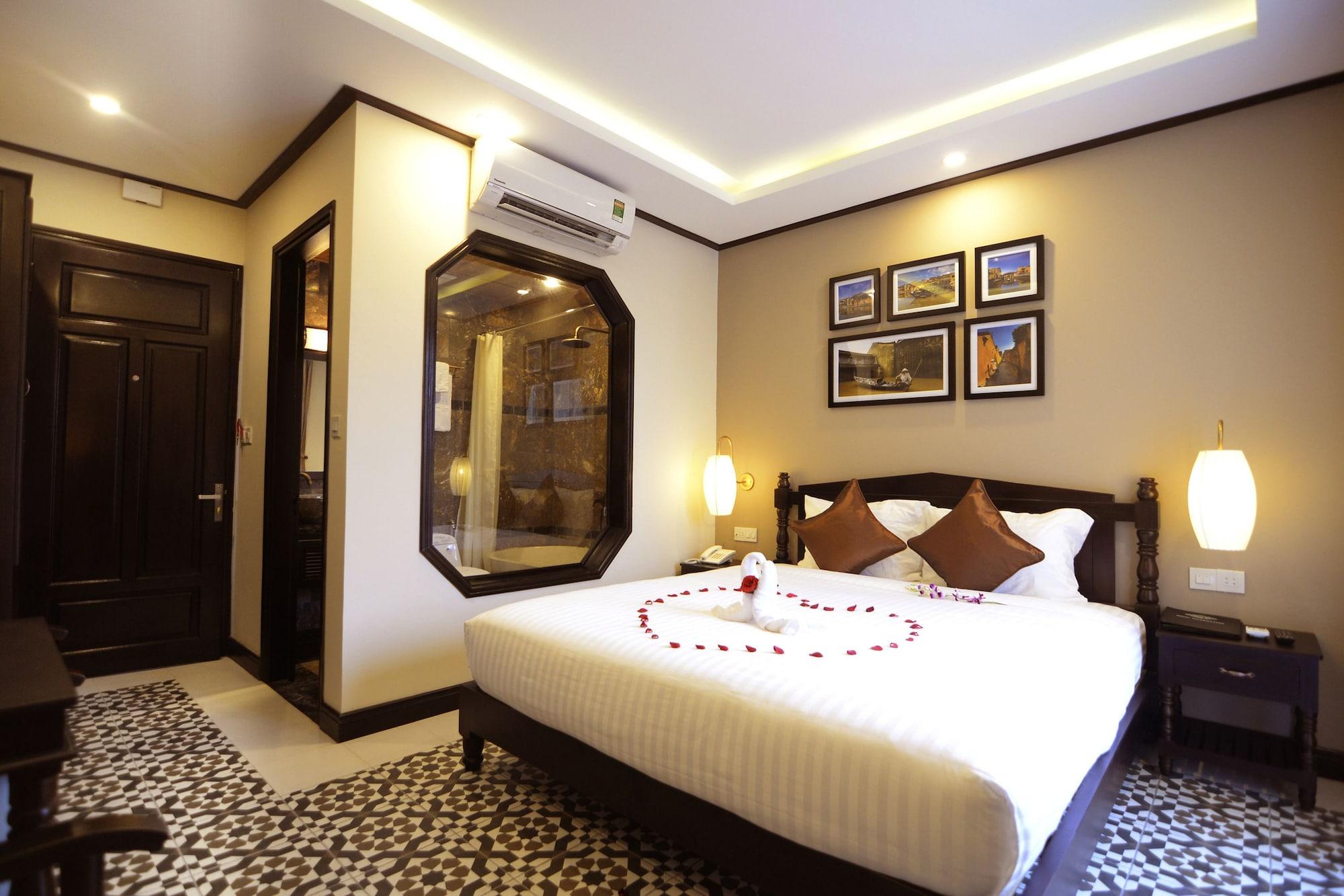 Golden Bell Backpacker Hotel&pool Bar Villa Hoi An