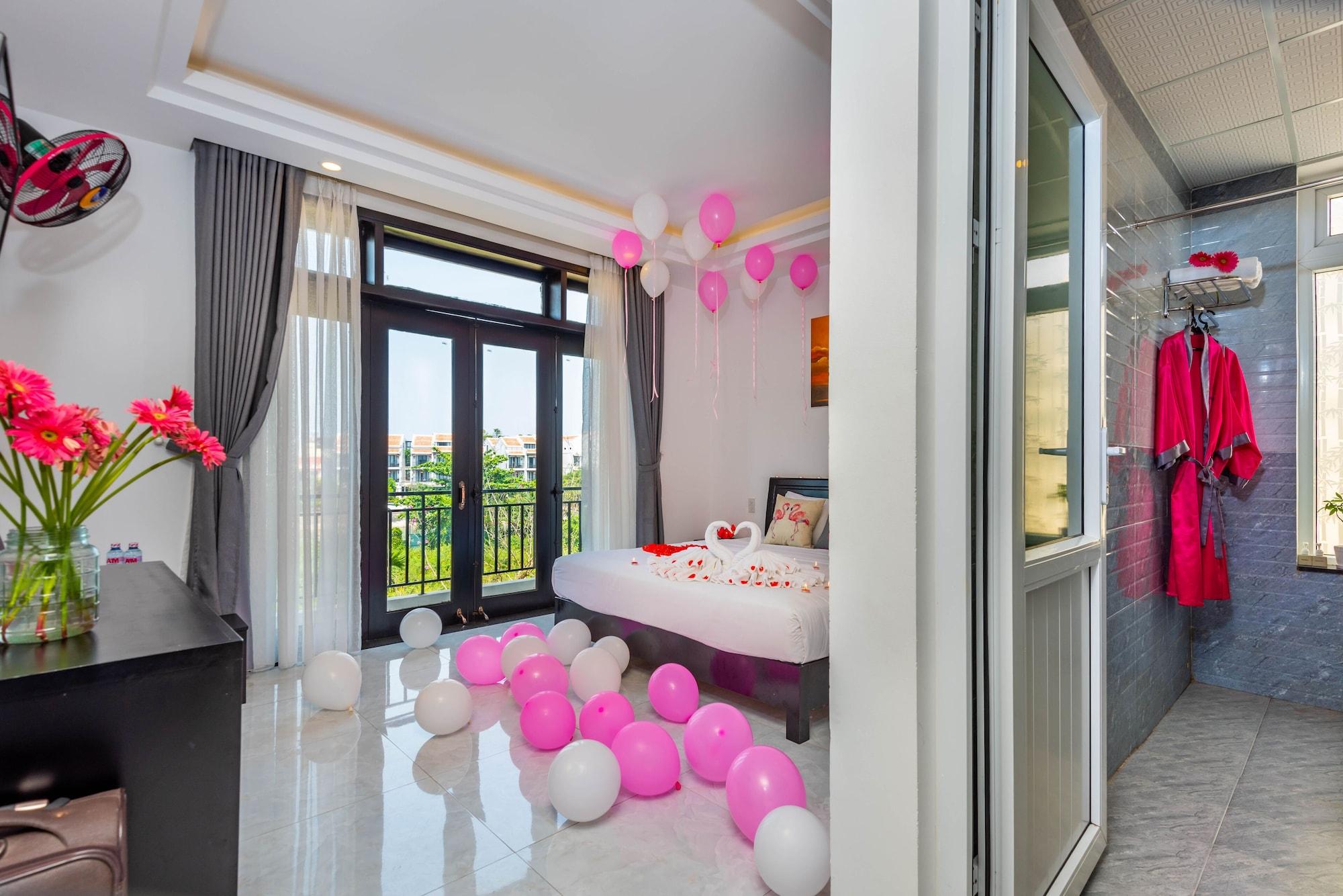Villa Flamingo - Big With Balcony - Close To Old Town 200m & Temple Bridge - Large Outside Pool For Sun Bathing