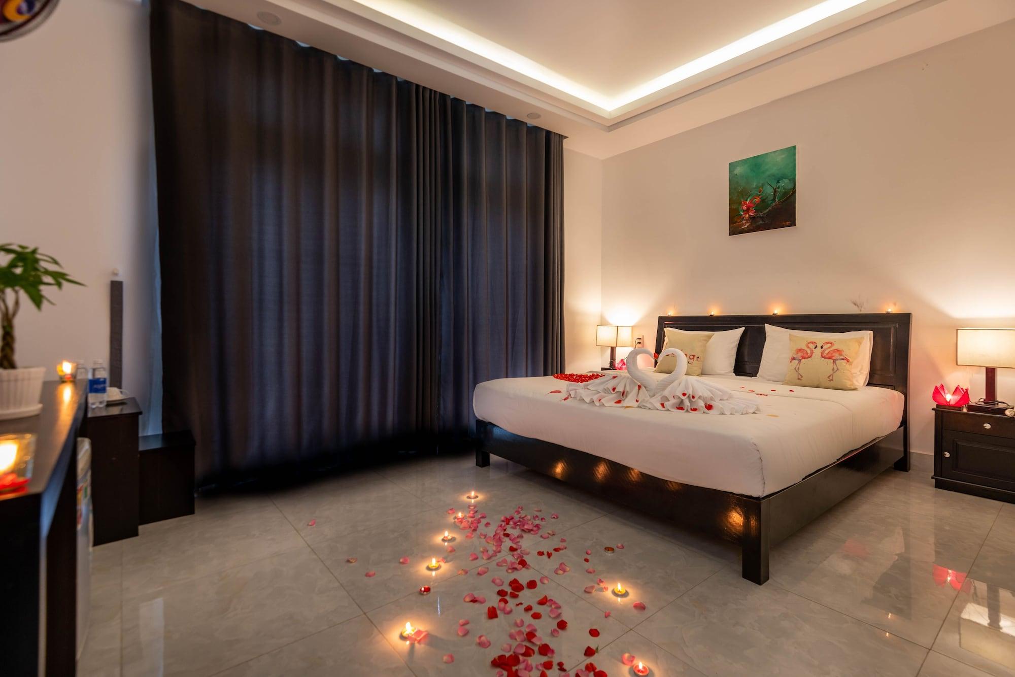 Flamingo - Big With Balcony - Close To Old Town 200m & Temple Bridge - Large Outside Pool For Sun Bathing Villa Hoi An