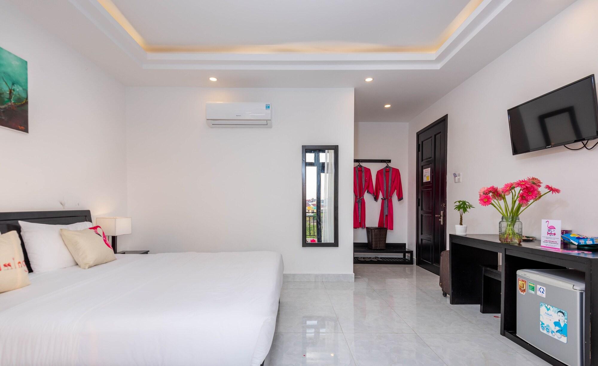 Villa Flamingo - Big With Balcony - Close To Old Town 200m & Temple Bridge - Large Outside Pool For Sun Bathing *