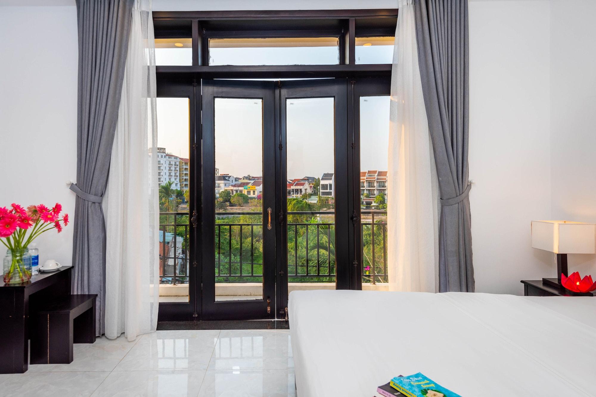 Flamingo - Big With Balcony - Close To Old Town 200m & Temple Bridge - Large Outside Pool For Sun Bathing