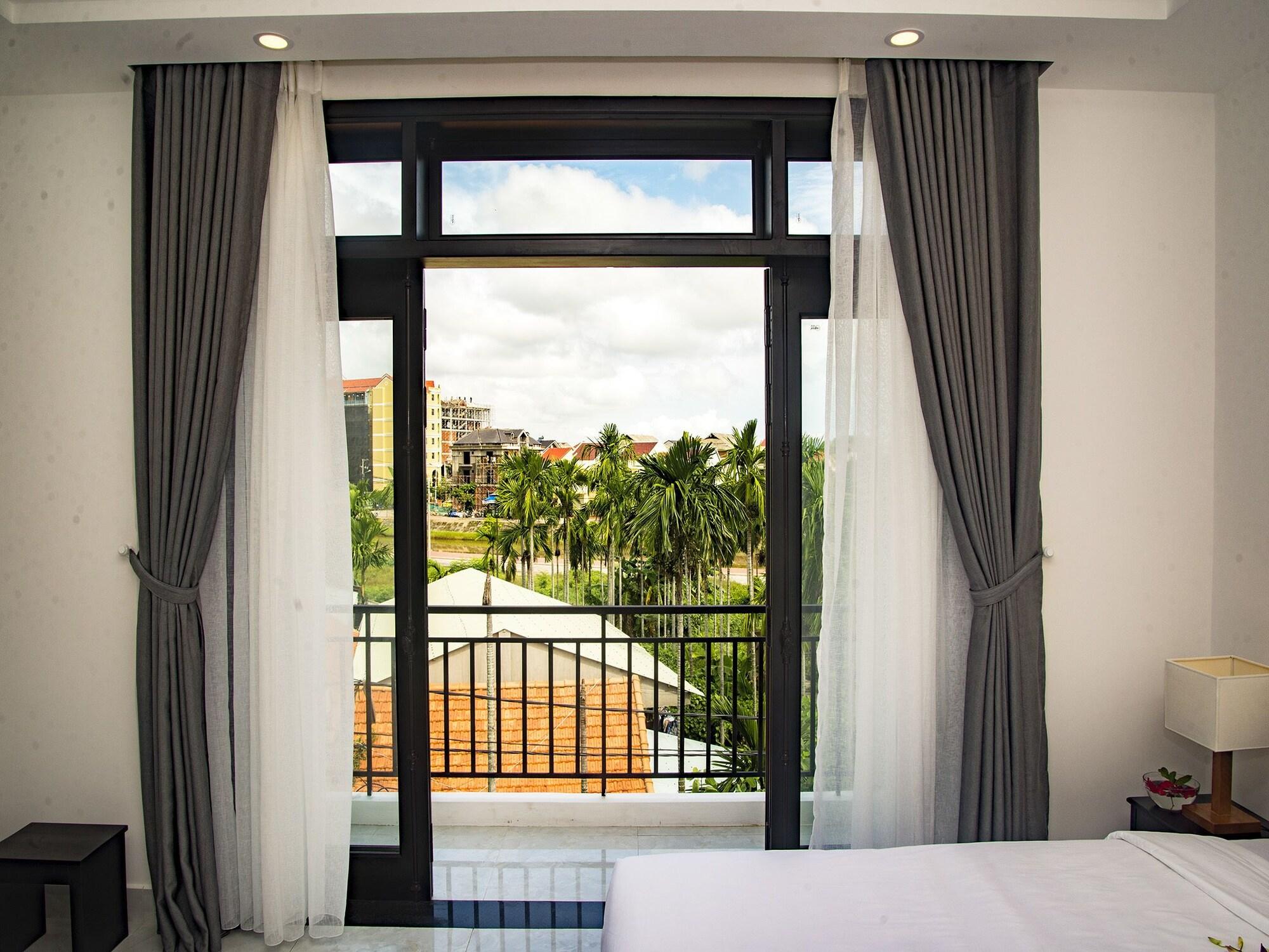 Flamingo - Big With Balcony - Close To Old Town 200m & Temple Bridge - Large Outside Pool For Sun Bathing Villa *