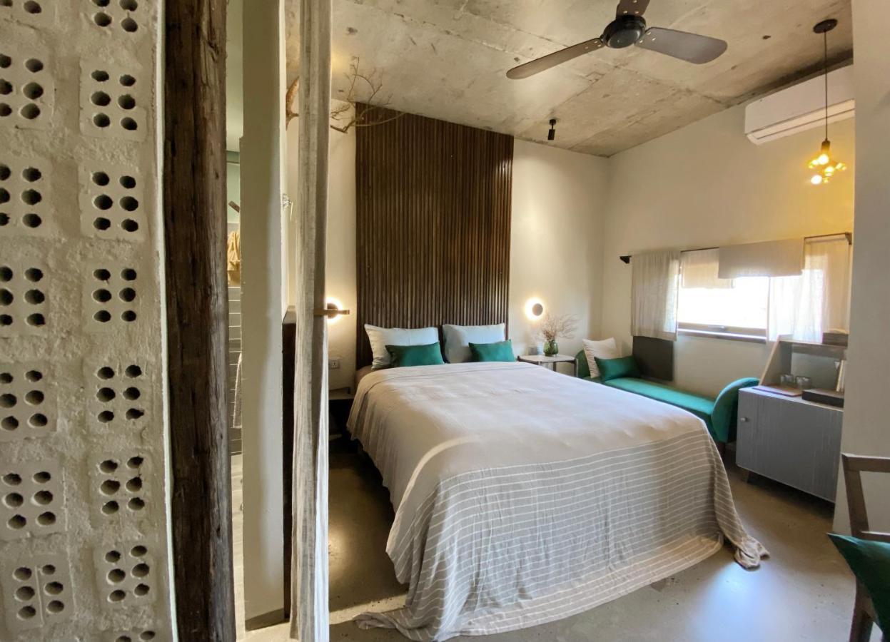 Kaia Gallery Hotel *
