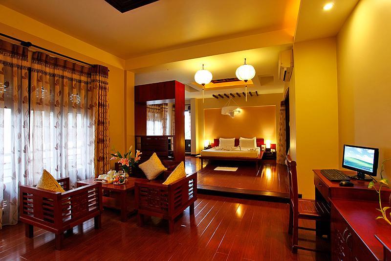 Long Life Riverside Hotel