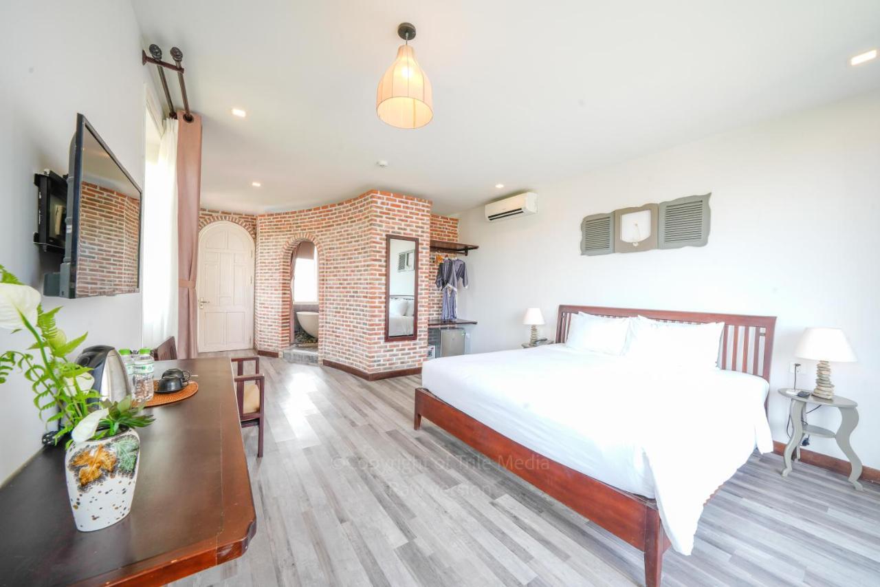 Blooms Boutique Village Resort