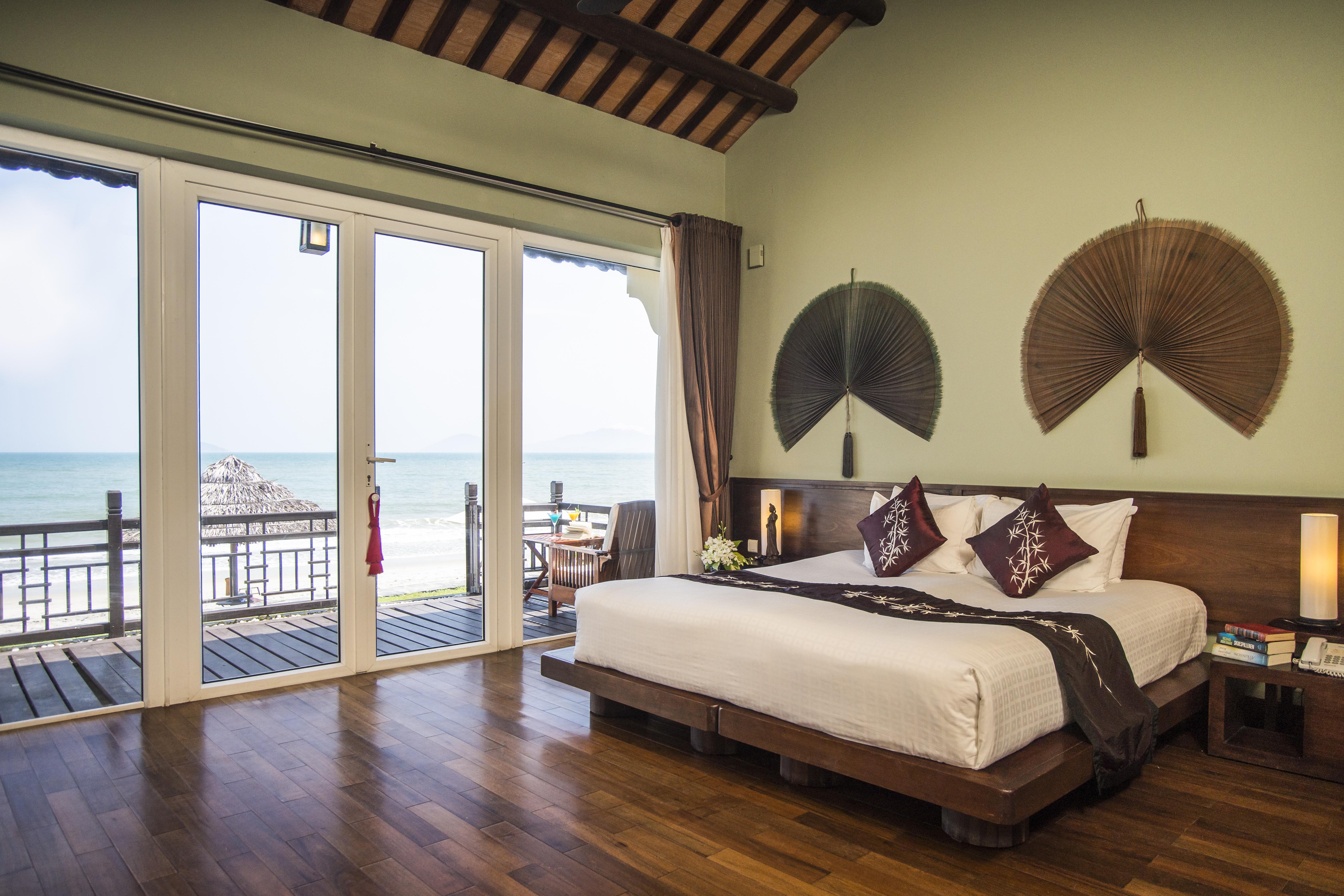 Victoria & Resort