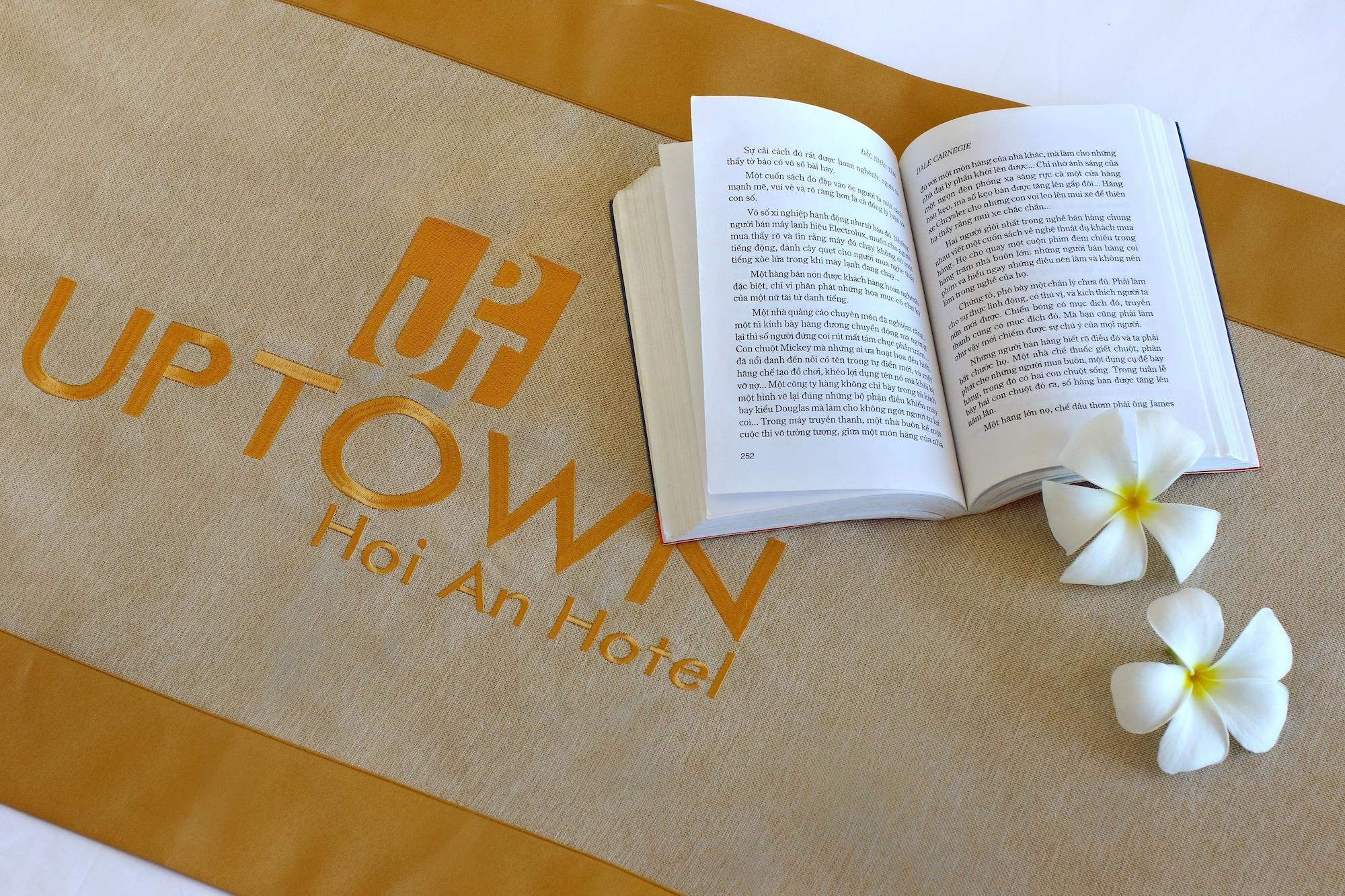 Hotel Uptown &
