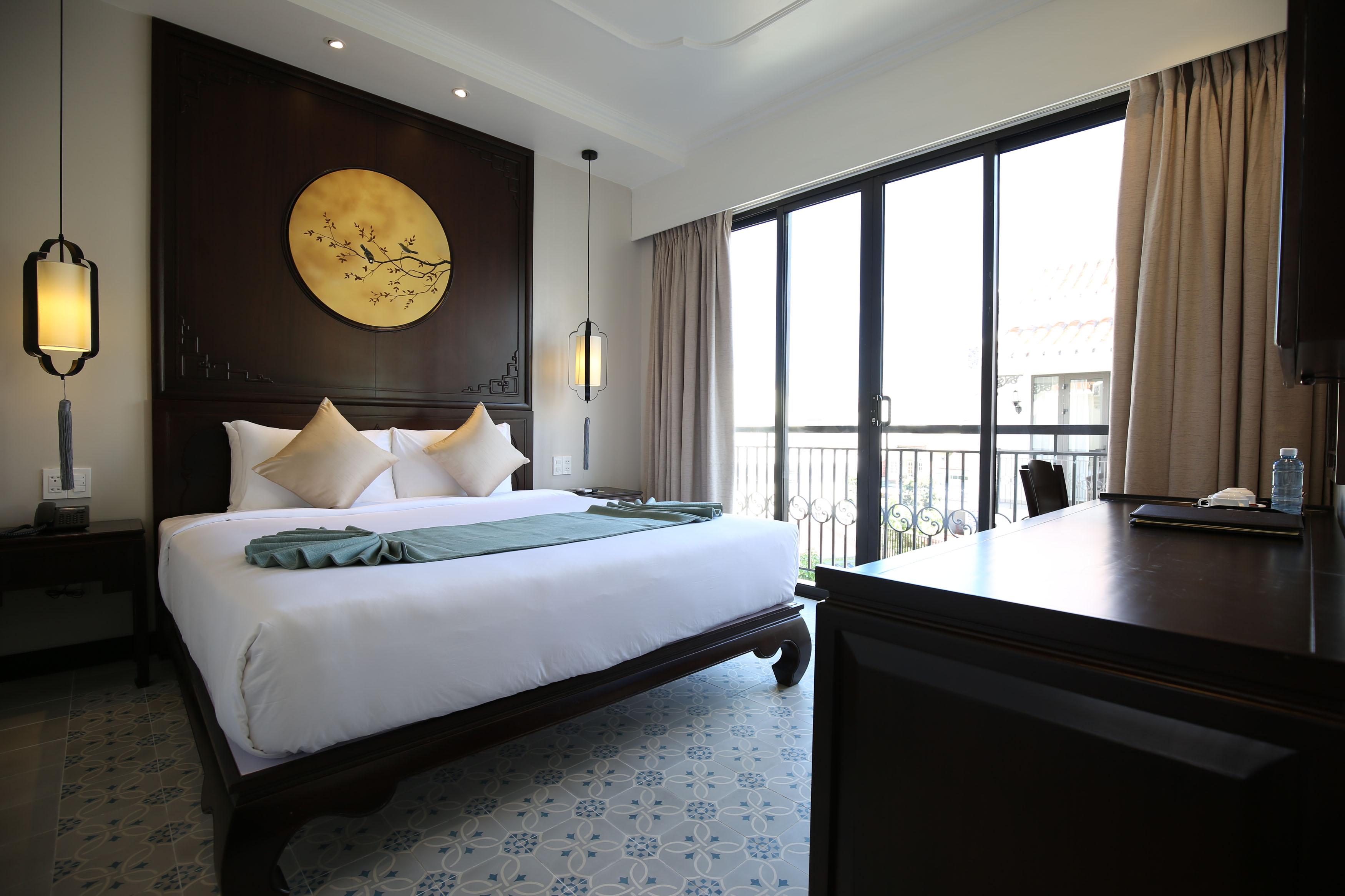 Laluna Riverside & 4*